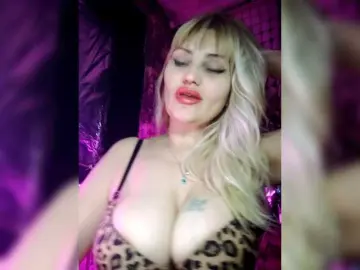 Freya-Milf  live sex cam