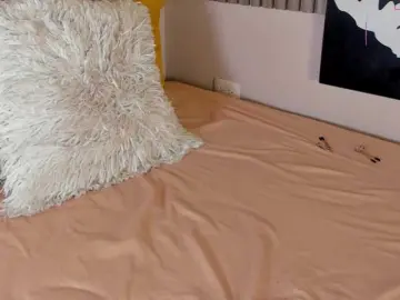 Kloe-S  live sex cam