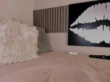 Kloe-S  live sex cam