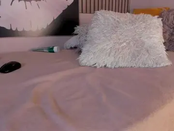Kloe-S  live sex cam