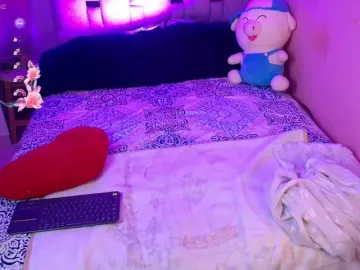 Winniebeez  live sex cam