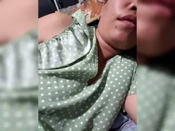 Bunnygreen  live sex cam