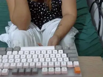 Bunnygreen  live sex cam