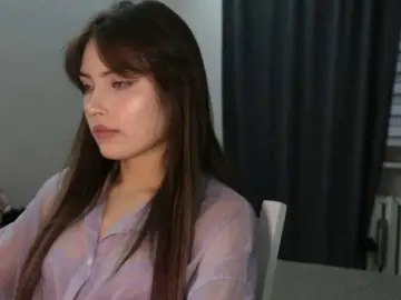 OlyaPuzz  live sex cam
