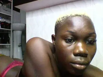 Sweetchocolate  live sex cam