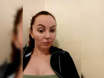 TessBertie  live sex cam