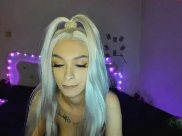 Yanissa100  live sex cam