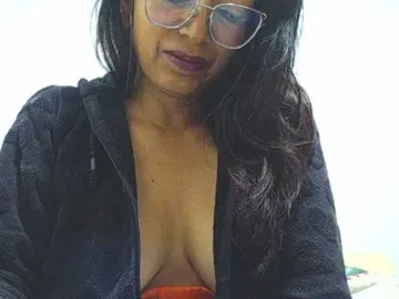 HOTTTSKIN  live sex cam