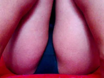 HOTTTSKIN  live sex cam