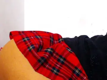 HOTTTSKIN  live sex cam