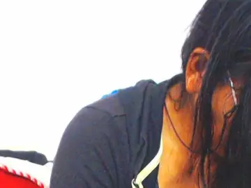 HOTTTSKIN  live sex cam