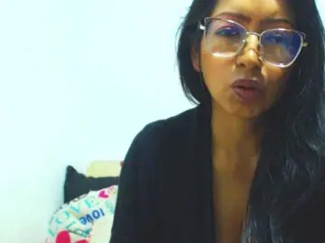 HOTTTSKIN  live sex cam