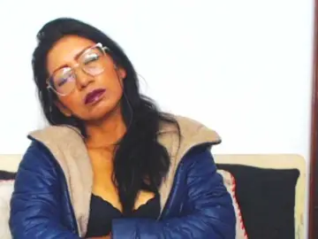 HOTTTSKIN  live sex cam