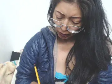 HOTTTSKIN  live sex cam