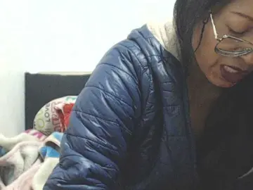 HOTTTSKIN  live sex cam