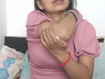 HOTTTSKIN  live sex cam