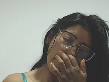 HOTTTSKIN  live sex cam