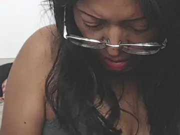 HOTTTSKIN  live sex cam