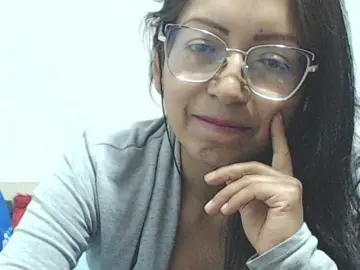HOTTTSKIN  live sex cam