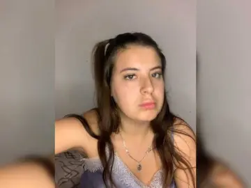 MiraCastellon  live sex cam