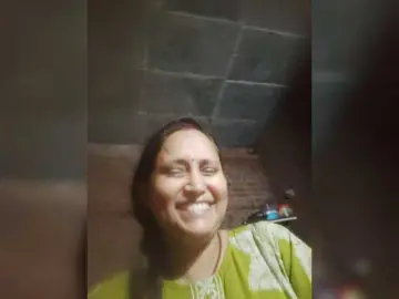 Soniya143  live sex cam
