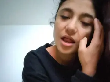 Redgirlpum  live sex cam