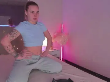 LunaHeadly  live sex cam