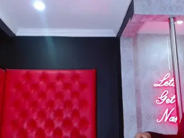 CrystalBrooke3x  live sex cam