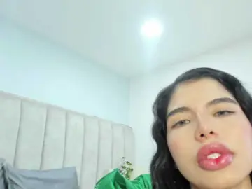 EllaThorne  live sex cam