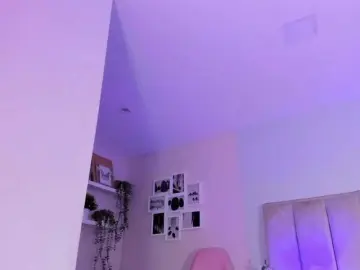 EllaThorne  live sex cam