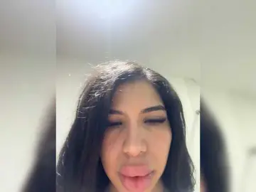 EllaThorne  live sex cam