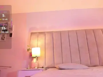 EllaThorne  live sex cam