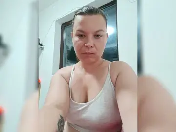 Iulia  live sex cam