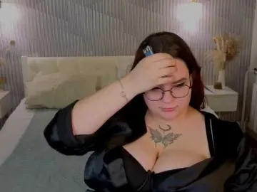 Kity-Mooree  live sex cam