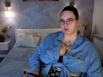 Kity-Mooree  live sex cam