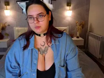 Kity-Mooree  live sex cam