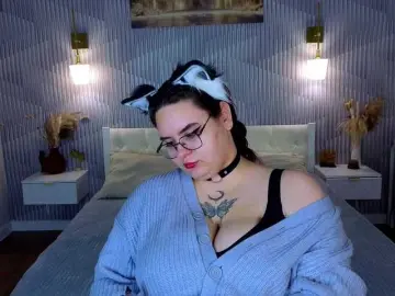 Kity-Mooree  live sex cam