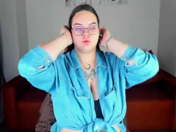 Kity-Mooree  live sex cam
