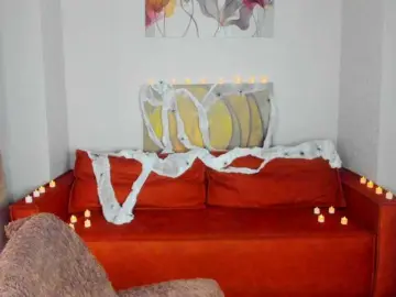 Kity-Mooree  live sex cam
