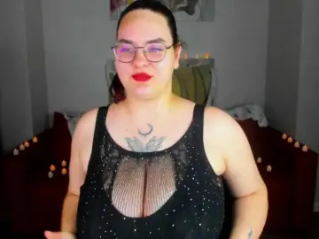 Kity-Mooree  live sex cam