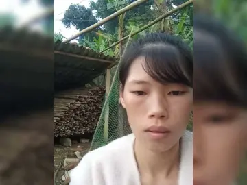 Sunny-Vietnamgirl  live sex cam