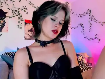 Maddie-veil  live sex cam