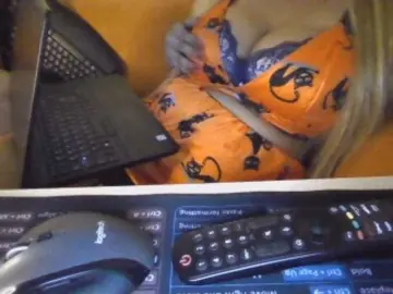 JulieJoe  live sex cam