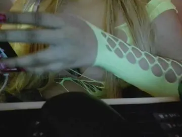 JulieJoe  live sex cam