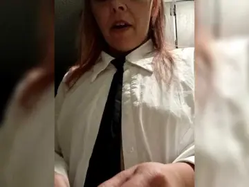 QUEENOFMEN  live sex cam