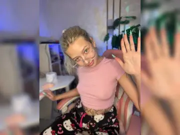 WhiteMinti  live sex cam