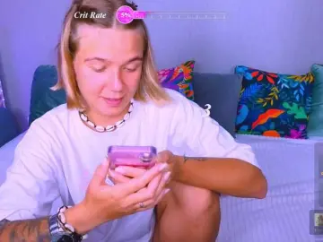 WhiteSoul  live sex cam