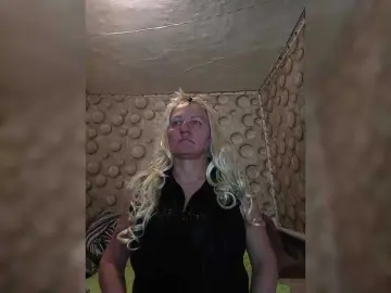 FameLara  live sex cam