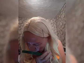 FameLara  live sex cam