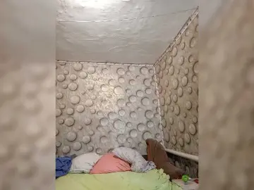 FameLara  live sex cam
